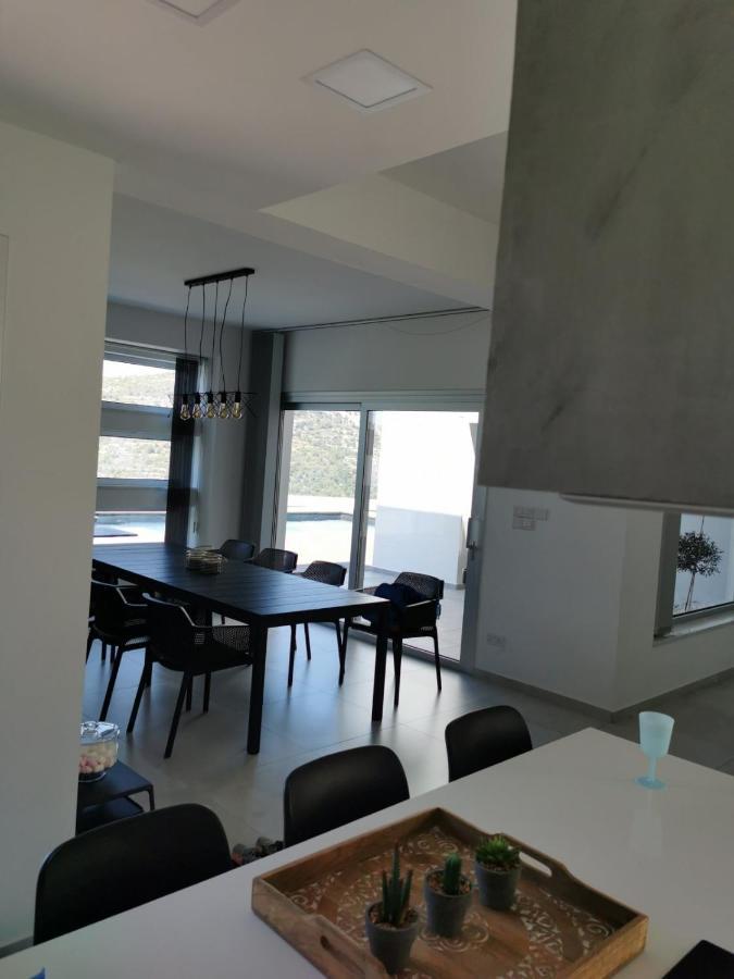 Maximos Luxury Villa With Pool -Breakbooking-Cy Limassol Exterior foto