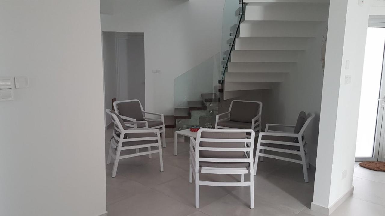 Maximos Luxury Villa With Pool -Breakbooking-Cy Limassol Exterior foto